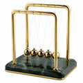 Goldenes Newton Pendel mit Marmorsockel